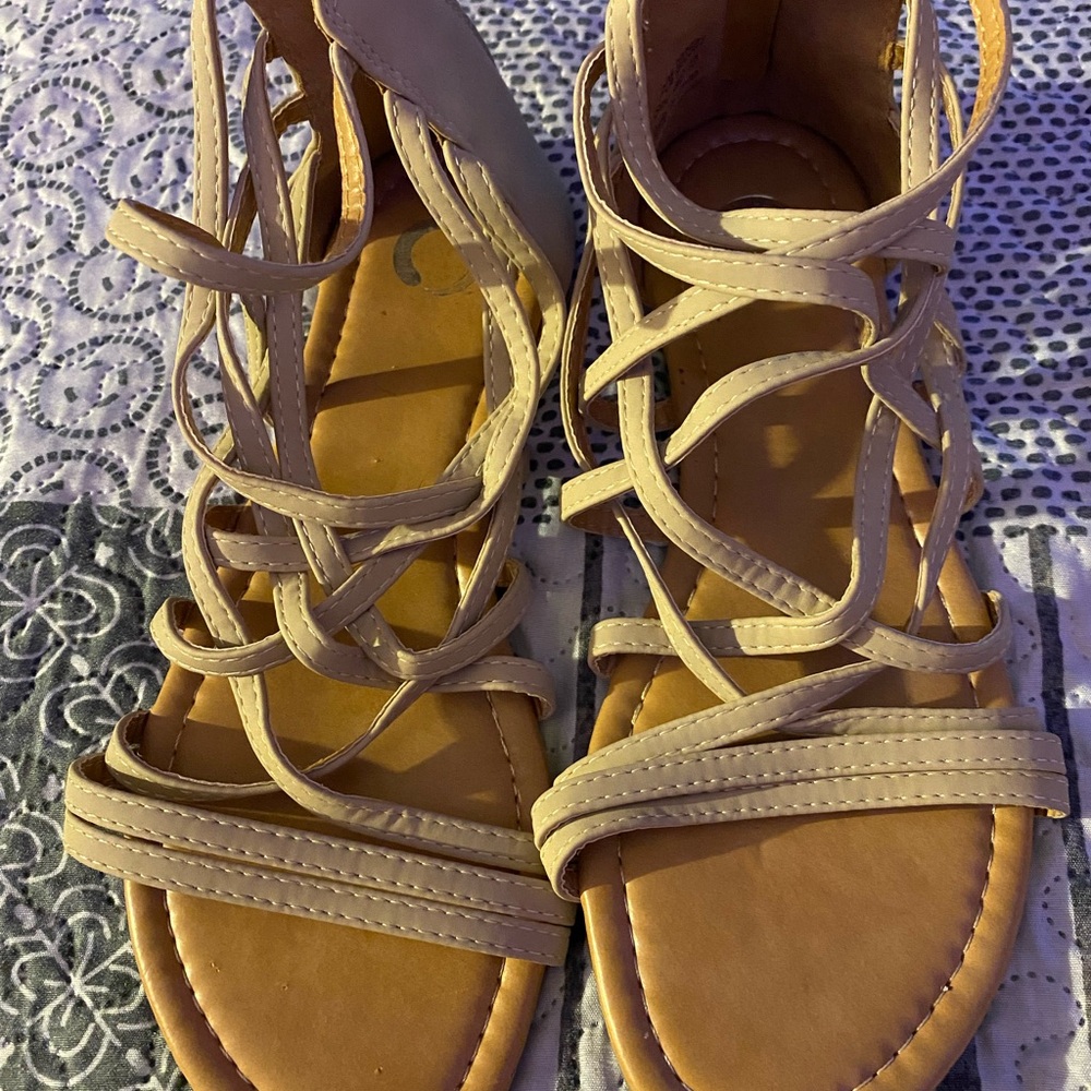Journee Women’s Hanni Gladiator Flat Sandal